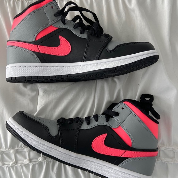 Women’s Air Jordan’s - Picture 2 of 5